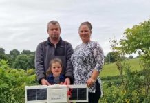 Британская пара обнаружила неопознанный аппарат рядом с домом