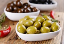 Что произойдет с организмом, если регулярно есть оливки: рассказала диетолог