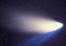 Комета Энке выбросила в сторону Земли несколько гигантских космических камней