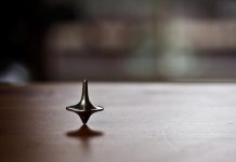 Новый взгляд на законы Ньютона: как одно слово меняет всё