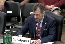 Киркпатрик уходит с поста руководителя группы, расследующей НЛО, обвиняя Конгресс в теориях заговора