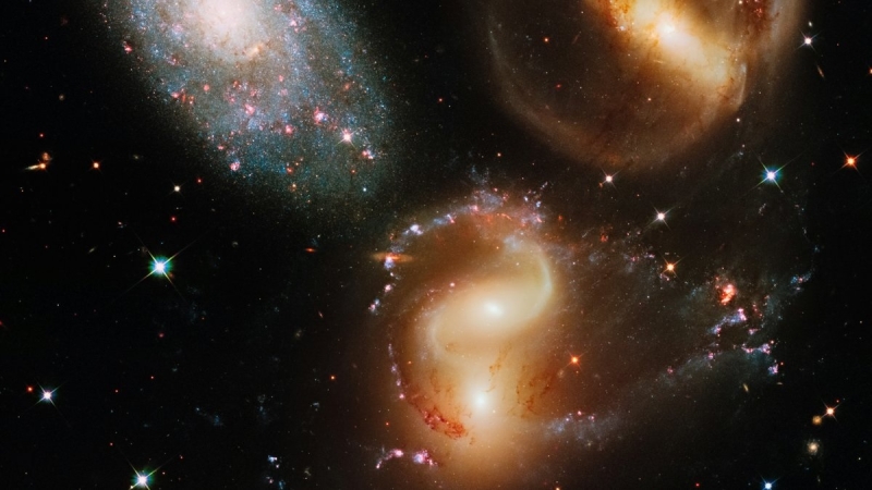 Мощная ударная волна от столкновения галактик достигла Земли