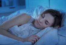 Загадочные вздрагивания перед сном: почему это происходит?
