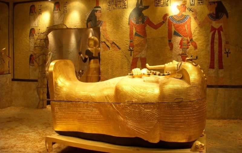 Золотая маска Тутанхамона могла принадлежать кому-то другому