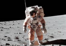 НАСА ищет способы спасения астронавтов на Луне