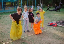 Детские лагеря: как занять ребенка летом