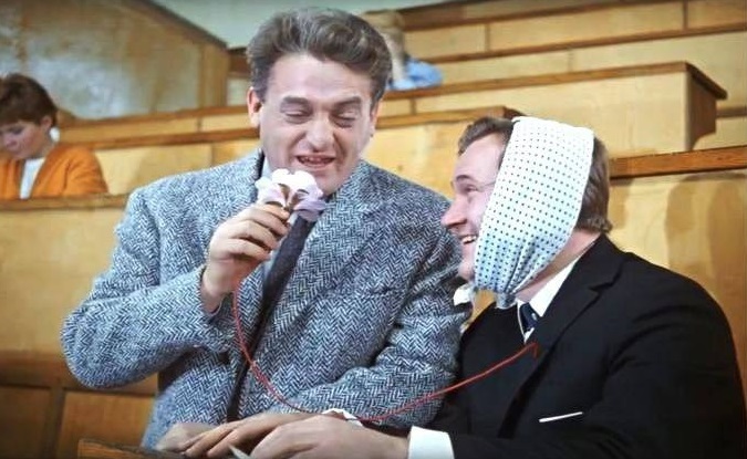 &laquo;Микронаушниковая эпидемия&raquo;: студенты рискуют здоровьем ради успешной сдачи экзаменов