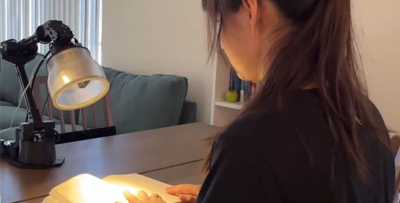 Apple удивила новой разработкой: &laquo;живая&raquo; лампа, которая следит за вами