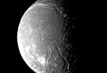 Загадочные следы на спутнике Урана указывают на скрытый океан