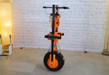 Инженер разработал уникальный одноколёсный механизм, способный стоять вертикально