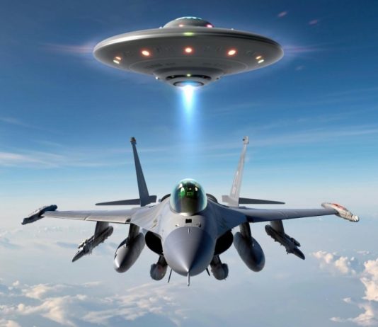 Истребитель F-16 столкнулся с загадочным объектом в небе над Аризоной