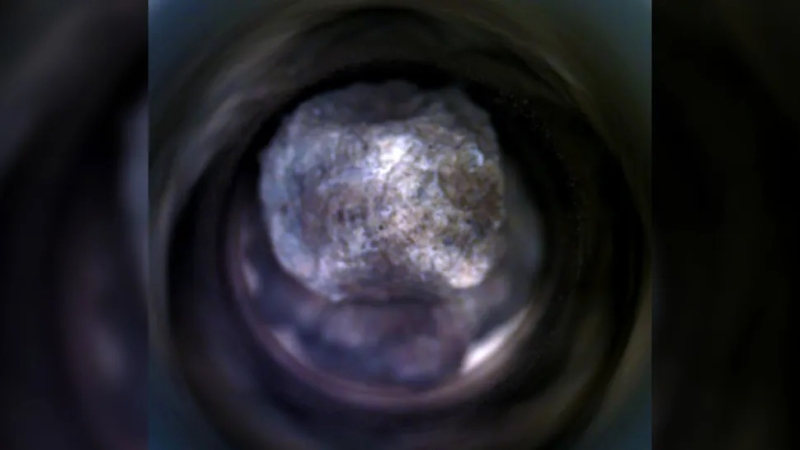 Марсоход Perseverance запечатлел Деймос на фоне предрассветного марсианского неба