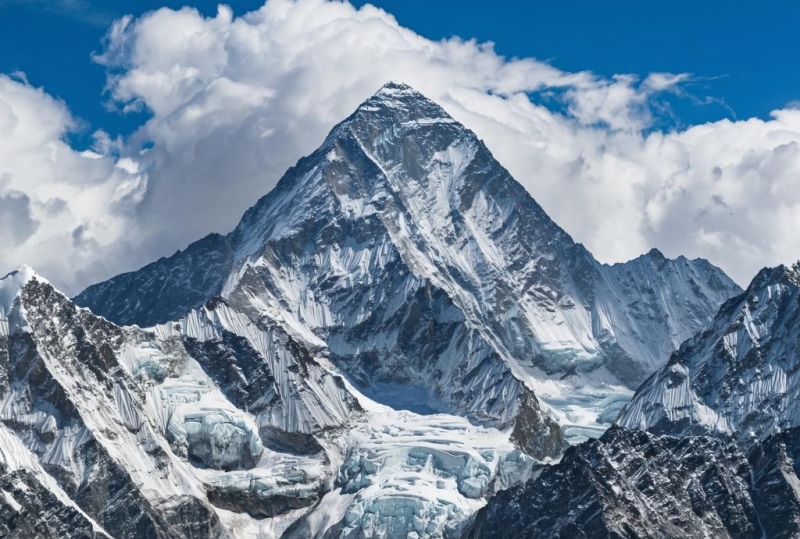 Рекордная скорость восхождения британцев на Эверест вызывает вопросы у правительства Непала