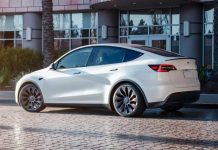 Электромобиль Tesla впервые самостоятельно доехал от завода до покупателя