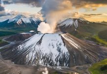 После мощного землетрясения на Камчатке проснулись семь вулканов