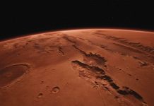 Внутри Марса обнаружили следы космических столкновений