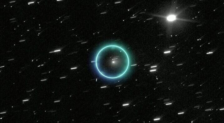 Загадочный объект, вошедший в Солнечную систему, излучает собственный свет?