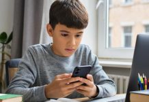 Зависимость от мобильных телефонов каким-то образом связана с креативностью подростков