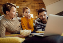 От уютного дивана до кинотеатра под звездами: Наслаждение фильмами – искусство, доступное каждому