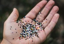 Микропластик обнаружили глубоко внутри человеческих костей