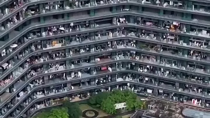 Жизнь внутри гигантского жилого комплекса на 30 тысяч жителей