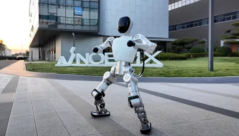 Китайская компания представила «самого дешёвого в мире» человекоподобного робота