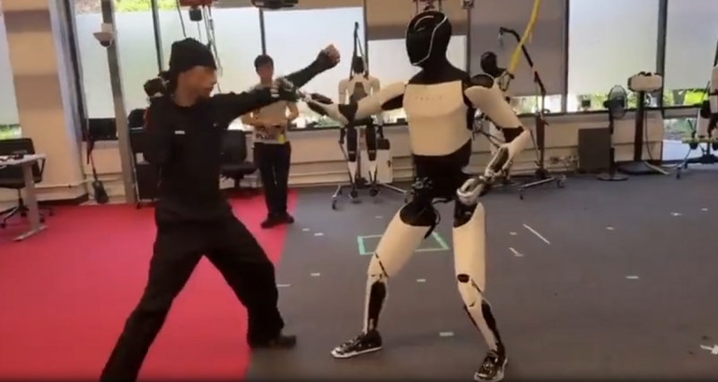 Робот Optimus от Tesla освоил технику боевых искусств кунг-фу