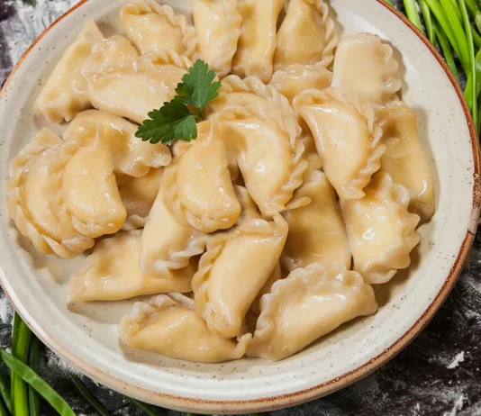 Вареники с вишней: вкус детства и классика украинской кухни