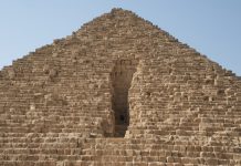 Исследователи обнаружили две аномалии внутри пирамиды Менкаура