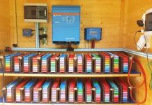 Мужчина 8 лет обеспечивает энергией дом с помощью тысячи аккумуляторов от ноутбуков