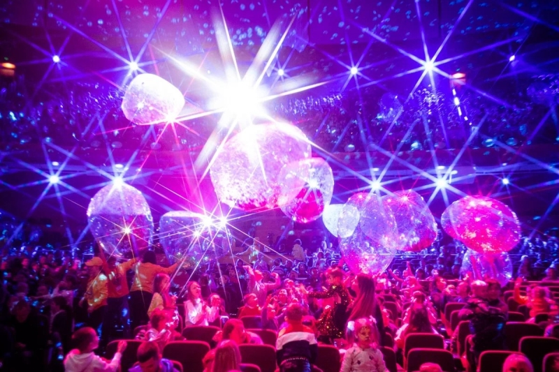 Волшебство начинается здесь: почему концертный зал «Москва» в «Острове Мечты» — идеальная сцена для главного новогоднего шоу «История игрушек»?