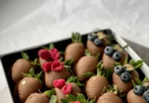 Клубника в шоколаде на любой праздник: идеальное украшение и вкусное удовольствие