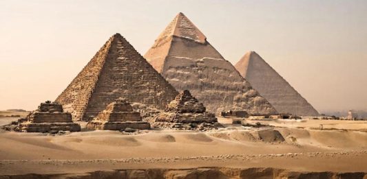 Новые доказательства указывают на гигантские колонны под пирамидами Гизы