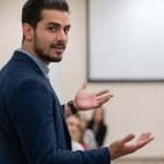 Руки помогают говорить убедительнее: исследование раскрывает секрет жестикуляции