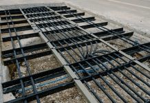 Учёные создали дорожное покрытие, позволяющее заряжать электромобили на ходу