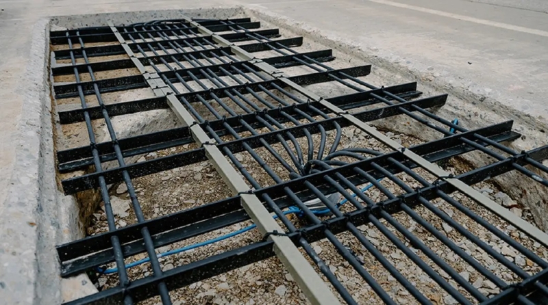 Учёные создали дорожное покрытие, позволяющее заряжать электромобили на ходу