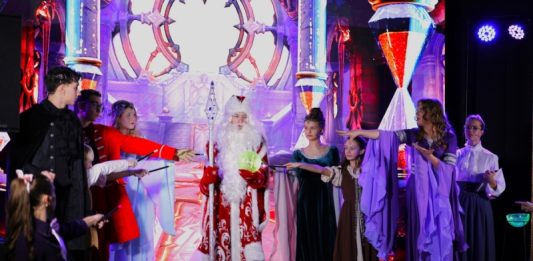 В Москве показали первый детский новогодний фиджитал-мюзикл