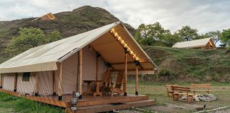 Глэмпинг: уникальный формат отдыха на природе, сочетающий комфорт и близость к природе