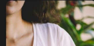 Искусство баланса: с какими украшениями безопасно носить крупную брошь с сапфиром