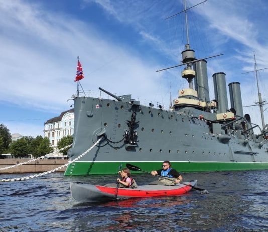 Прогулки на байдарках по Санкт-Петербургу: формат отдыха и особенности маршрутов
