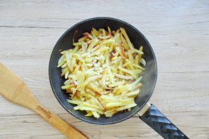 Ароматная картошка жареная на сале с лучком
