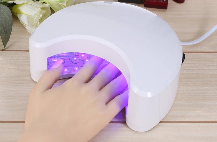 Частое наращивание ногтей может повредить ДНК, заявили ученые