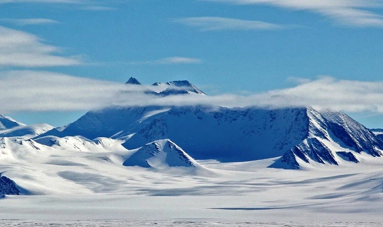 Что скрывается под льдом Арктики, выяснили исследователи