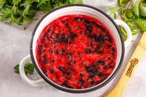 Джем из малины и черной смородины