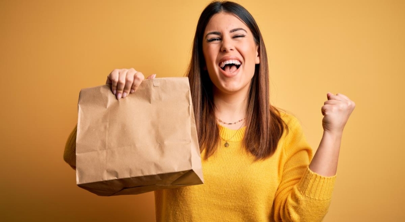 Еду и товары скоро можно будет забирать в подъездах своих домов, но пока только в Москве &mdash; читать на Gastronom.ru