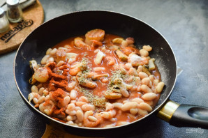 Фасоль с морепродуктами