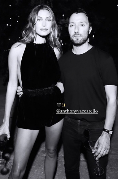 Хейли Бибер, Аня Рубик, Шарлотта Генсбур посетили показ Saint Laurent в Венеции