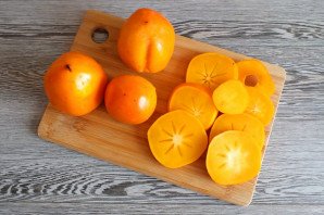 Хурма в сушилке