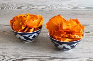 Хурма в сушилке