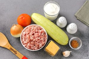 Кабачки в духовке с фаршем и сметаной